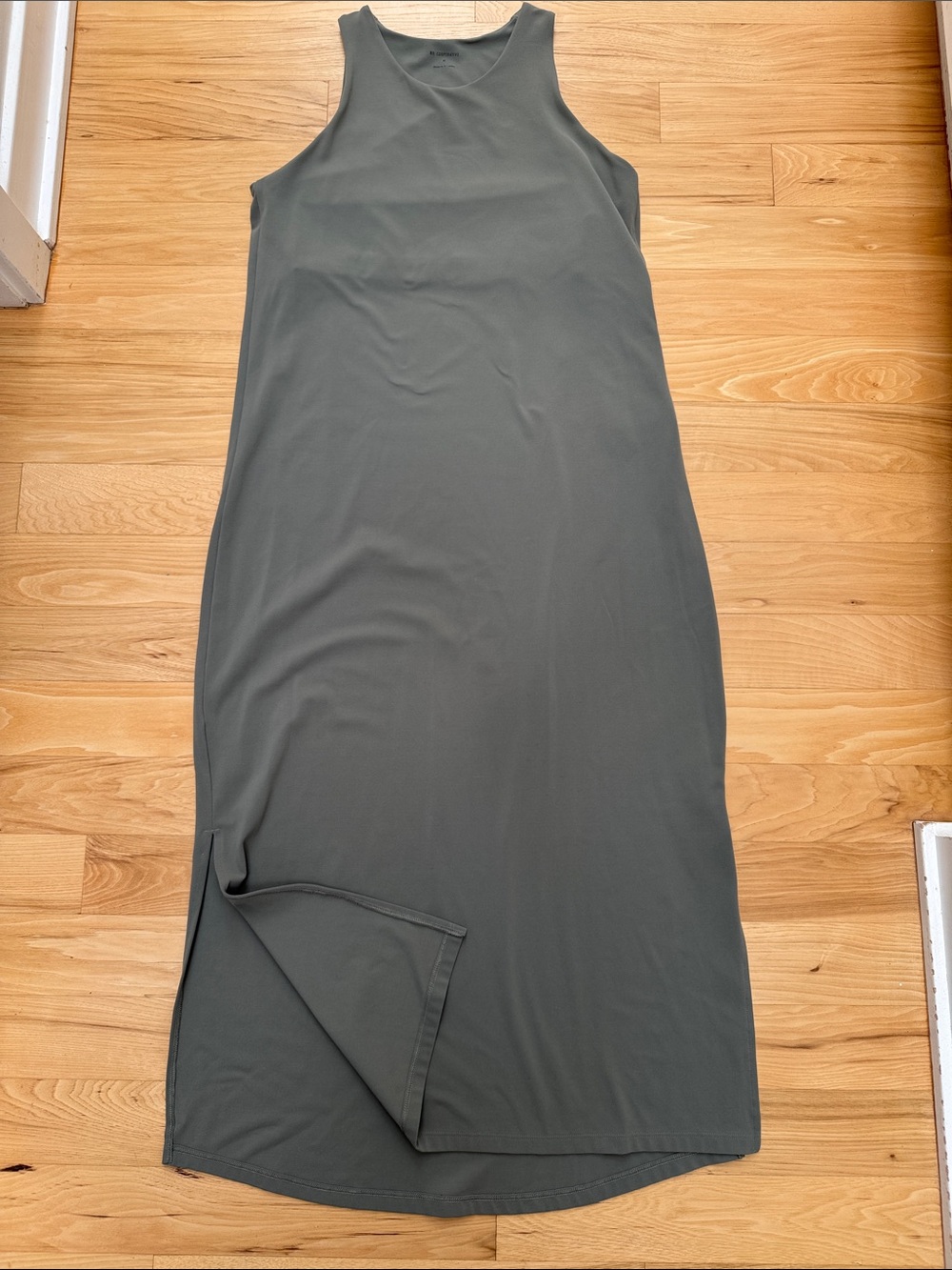 REI tank travel everyday midi dress built in bra
M invisible zipper side pocket